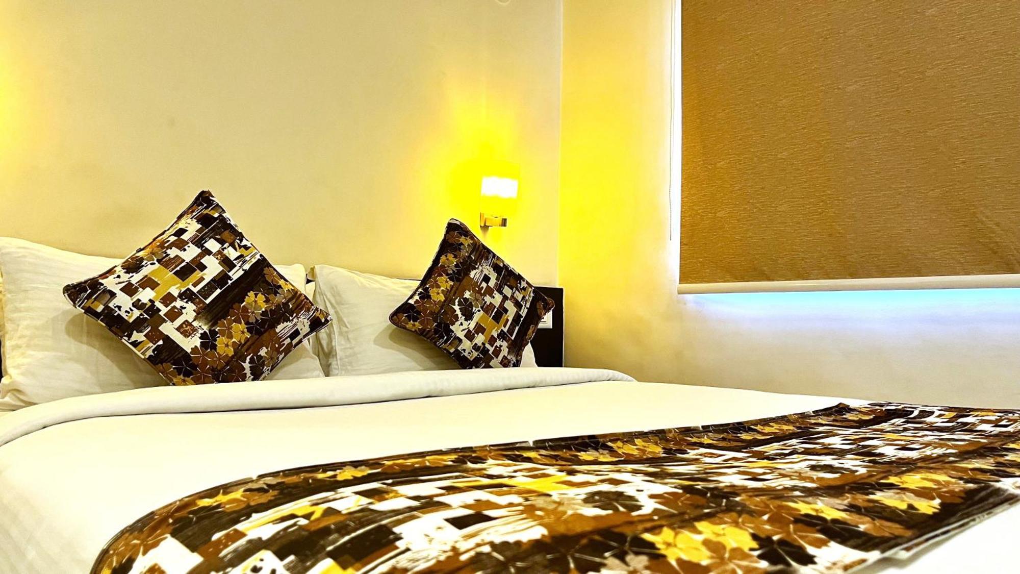 Athasri Hotel Hsr Layout Bangalore Exteriör bild